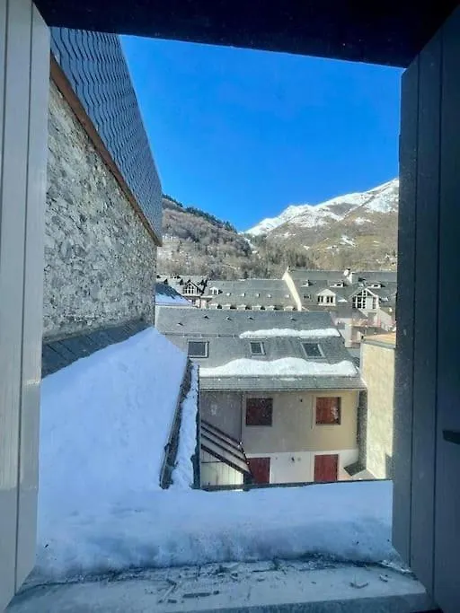 A 50M Du Centre & Des Telecabines, Nid Douillet Cauterets 0*,  France