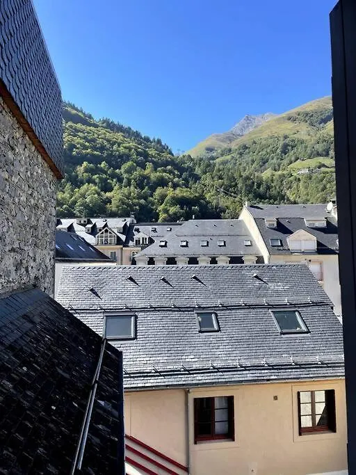 A 50M Du Centre & Des Telecabines, Nid Douillet Cauterets 0*,